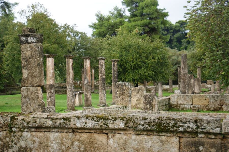 4-Day Tour of Mycenae, Epidaurus, Olympia, Delphi & Meteora - Day four: Meteora monasteries and Thermopylae