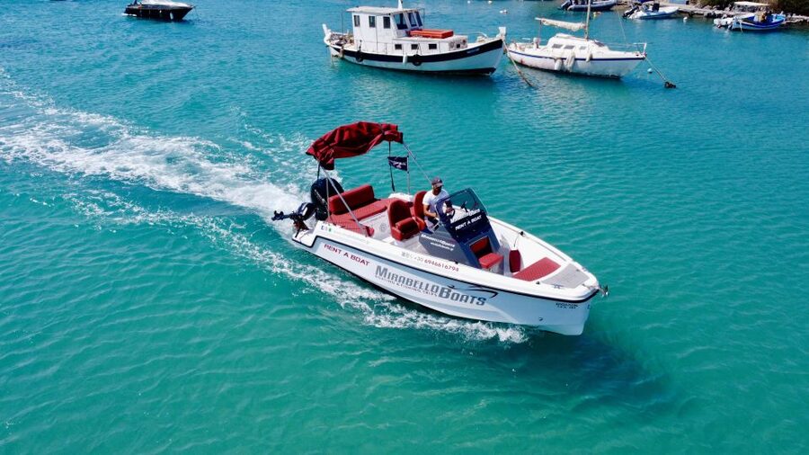 Agios Nikolaos: Motorboat or Speedboat Rental - Taking the helm at Agios Nikolaos