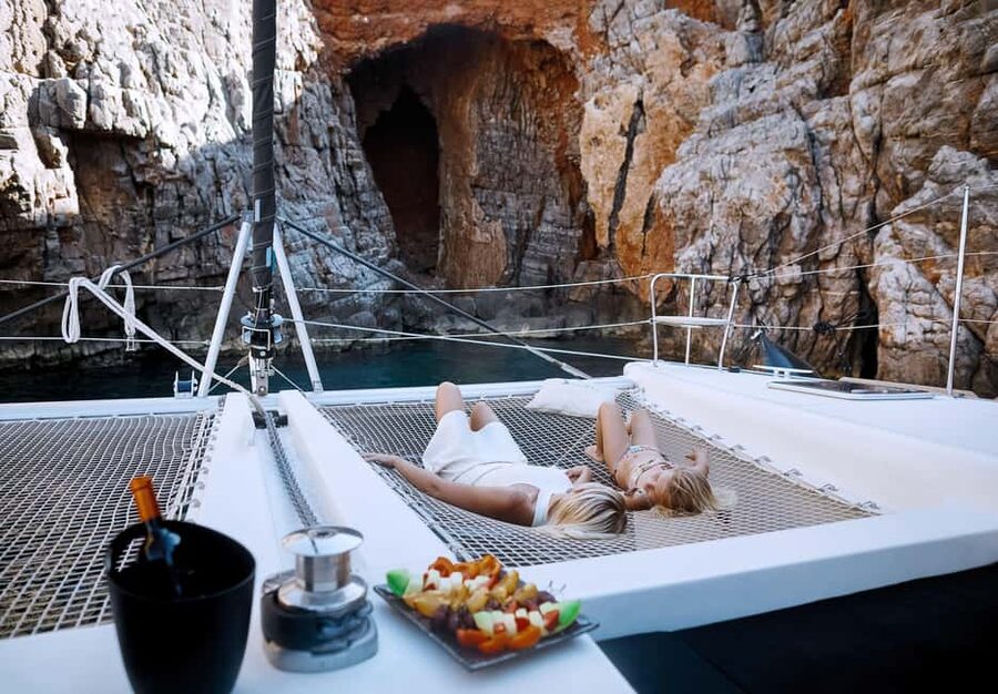 Agios Nikolaos: Spinalonga AM Catamaran Cruise with Lunch - Crew service and the feel on board