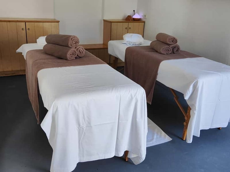 Akrotiri: Aromatherapy Couples Massage - The private Couple’s Suite experience