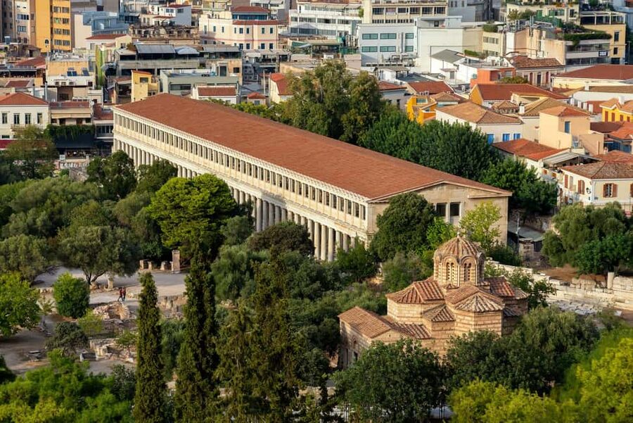 Ancient Agora: Audiovisual self-guided tour with 3D models - Using the app among the ruins