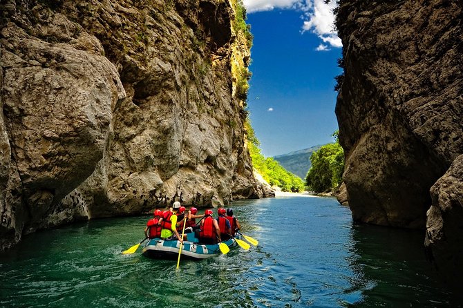 Arachthos white water river Rafting: Plaka's Bridge- Tzari - What Class II and III rapids feel like