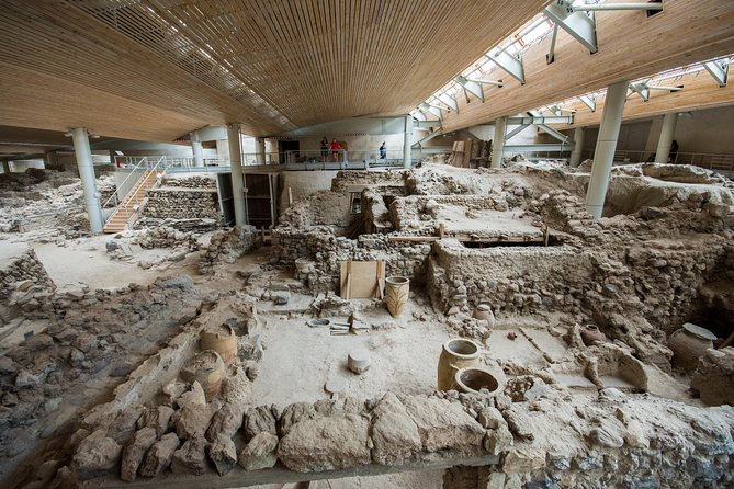 Archaeological Bus Tour To Akrotiri Excavations & Red Beach - Red Beach gives you color, but not a long beach stay