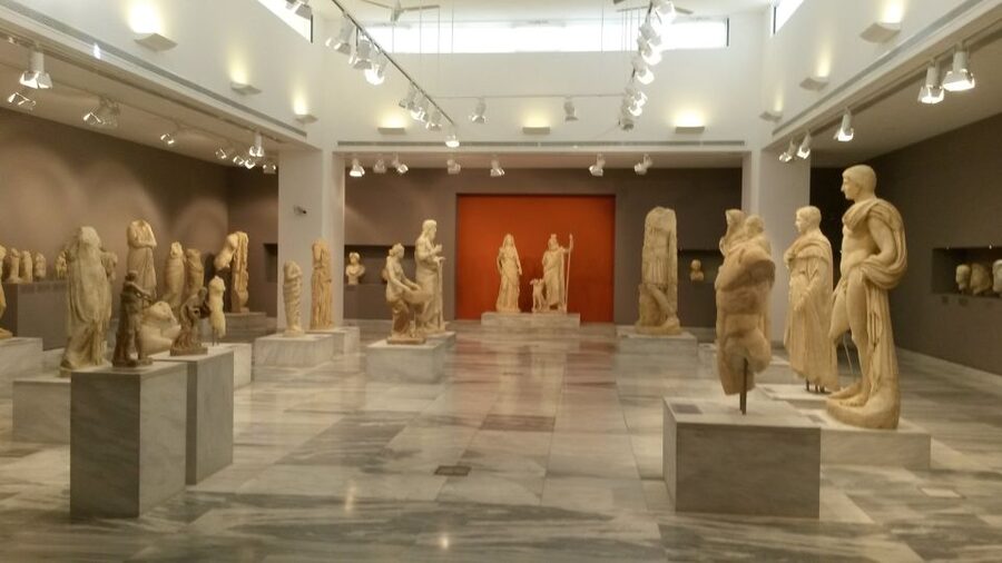 Archaeological Museum of Heraklion: Guided Walking Tour - Practical timing and access