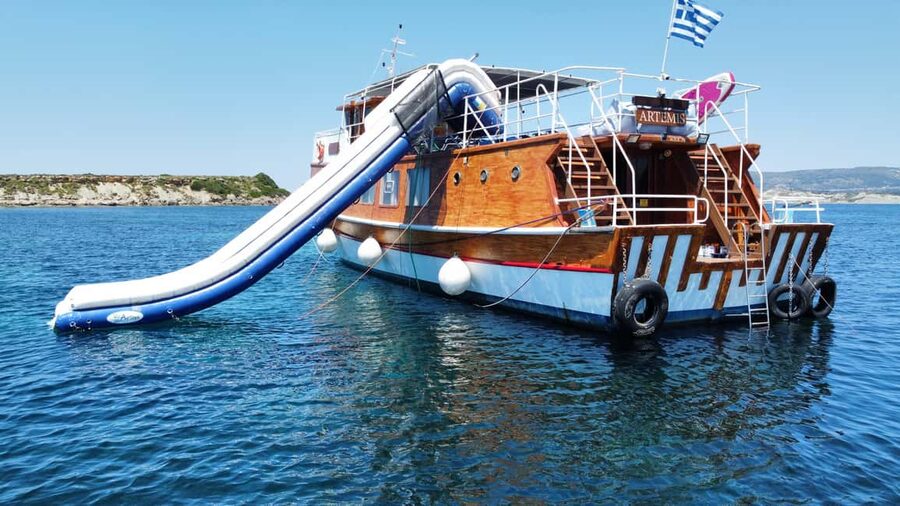 Argostoli: Full-Day Boat Cruise with Lunch - White Rocks: your first swim in clear water
