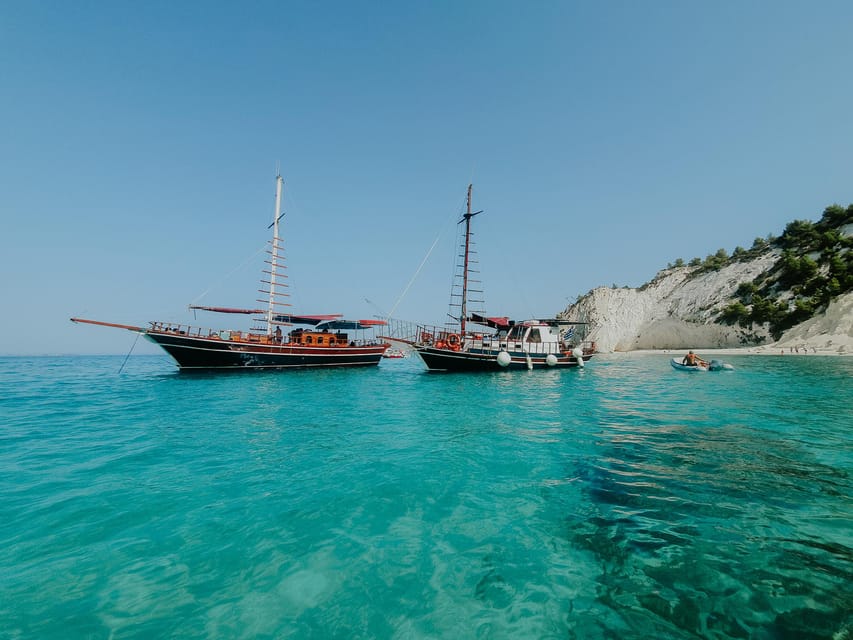 Argostoli: Full-Day Boat Trip with Lunch & Wine - Xi Beach, red sand, and a natural clay treatment