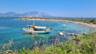 Argostoli: Full-Day Traditional Boat Cruise with Lunch
