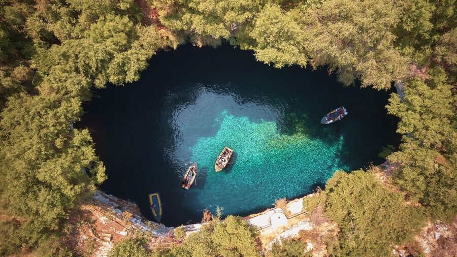 Argostoli: Melissani & Drogarati Cave Tour with Wine Tasting - Drogarati Cave: Kefalonia’s echoing underground room