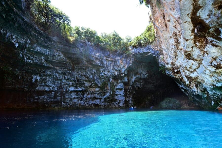 Argostoli: Melissani & Drogarati Cave Tour with Wine Tasting - Melissani Cave and the wooden boat ride