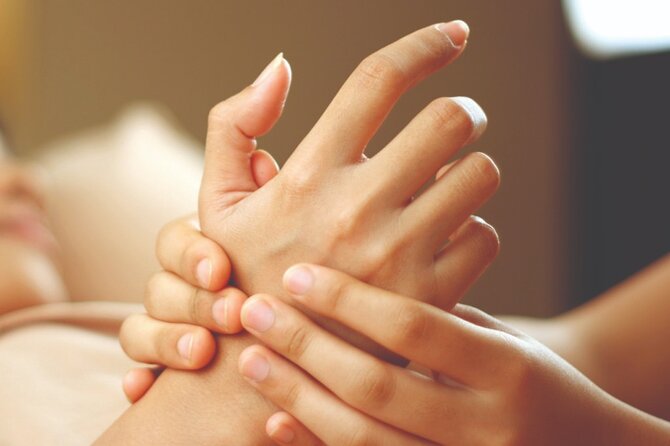 Aroma Massage - Enjoy a complete Spa experience from the comfort of your room - Room size, comfort, and privacy