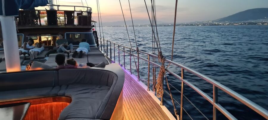 Athens: 3-Hour Sunset Cruise with Swim Stop, Snacks & Drinks - Practical details that can make the evening better