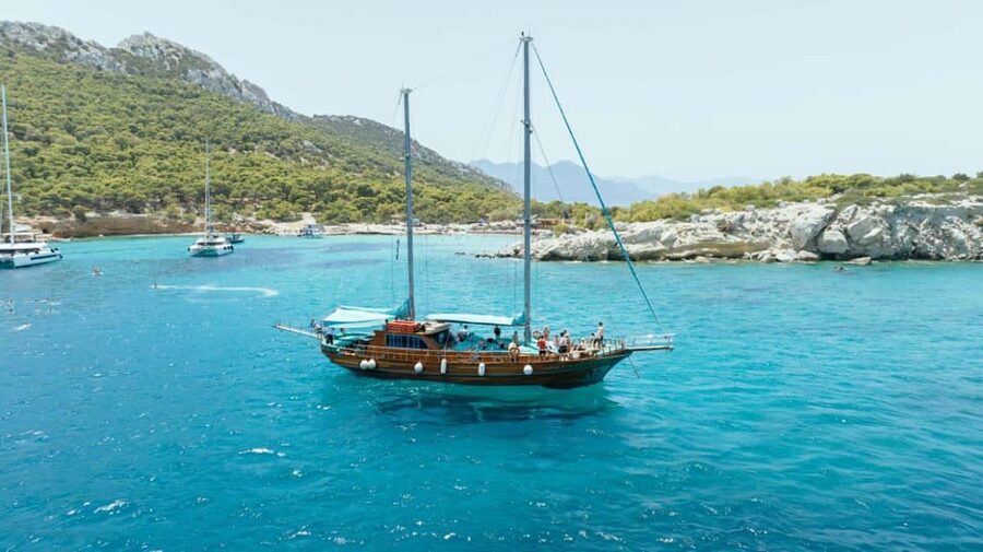 Athens: Agistri, Metopi & Aegina Cruise with Meals & Drinks - The return to Marina Zeas