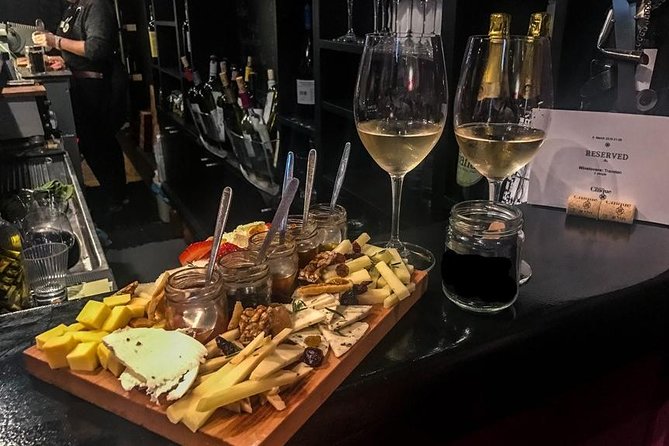 Athens by Night: Small Group Sightseeing with Drinks and Food Tasting - What this Athens night walk is really like