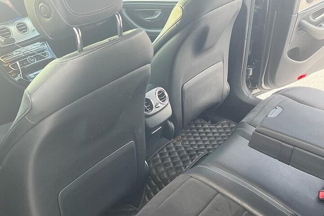 Athens Center to Athens Airport Private Departure Transfer - Choosing between a sedan and a minivan