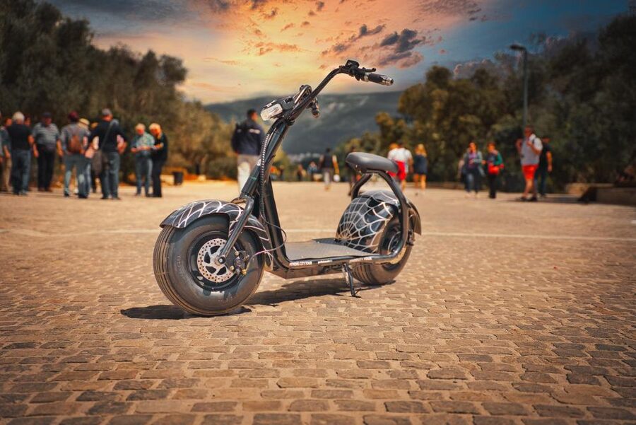 Athens: City Highlights Guided E-Scooter Tour - Why an e-scooter works well in central Athens