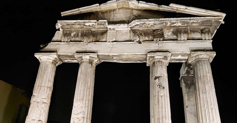 Athens: City Highlights Nighttime Walking Tour in Spanish - The National Library, University, and Academy