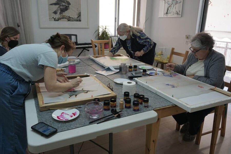 Athens: Create your own Greek Silk Scarf Souvenirs - Who should book this workshop