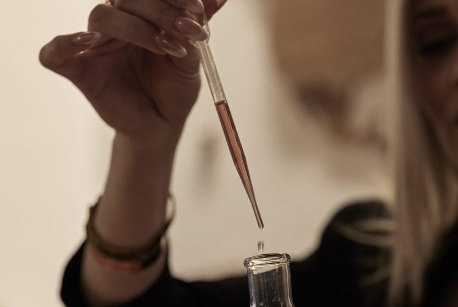 Athens: Create Your Own Wine-Workshop under the Acropolis - The teaching style and named guides