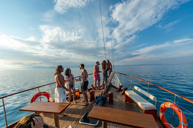 Athens Day Cruise: 3 Islands Tour in the Saronic Gulf with Lunch - Aegina: pistachios, Kolona, and a quick island walk