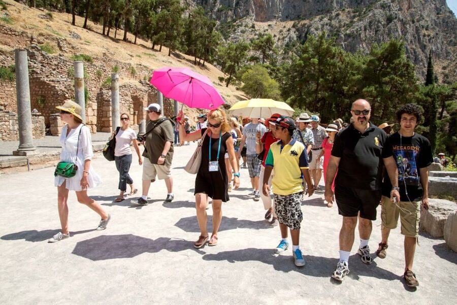 Athens: Delphi and Arachova Day Trip with Guide - The guides are a major part of the value