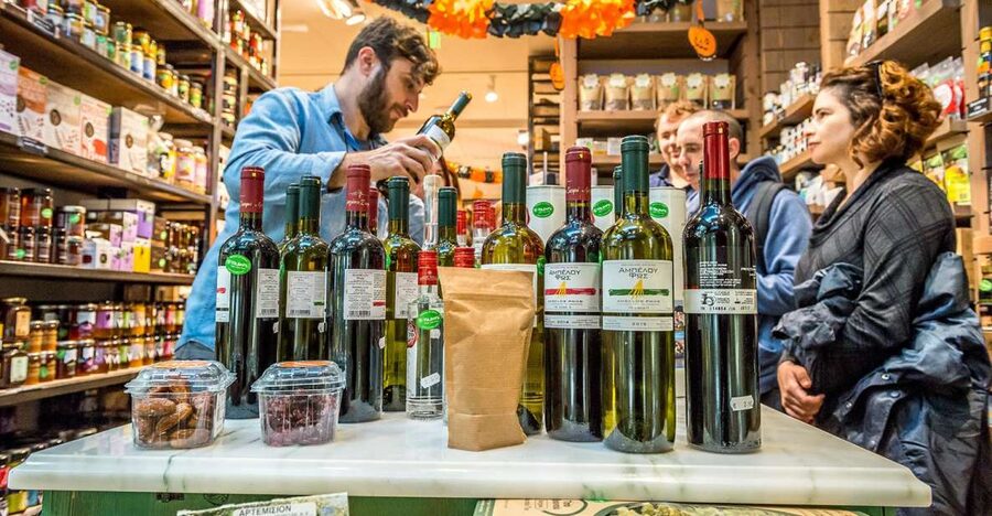 Athens: Greek Food Discovery Small Group Walking Tour - Why this food walk is a smart first-day choice