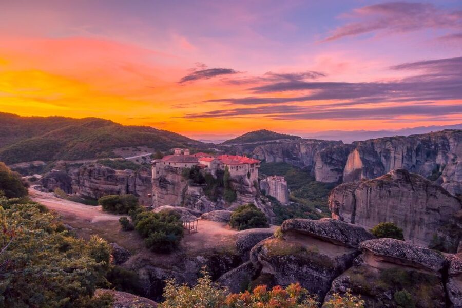 Athens: Meteora 2-Day Trip with Hotel, Sunset & Morning tour - Guides, group size, and the human side of the trip