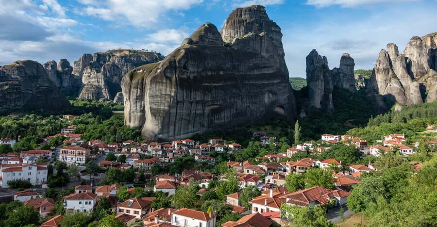 Athens: Meteora Day Trip with Audio Guide and Lunch Option - Four hours through the Greek countryside
