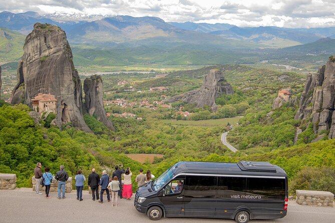 Athens: Meteora Monasteries, Caves & Coastal Stopovers with Lunch - Kamena Vourla makes the first break worthwhile
