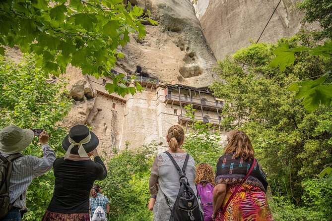 Athens: Meteora Monasteries, Caves & Coastal Stopovers with Lunch - Kastraki gives you food before the monasteries