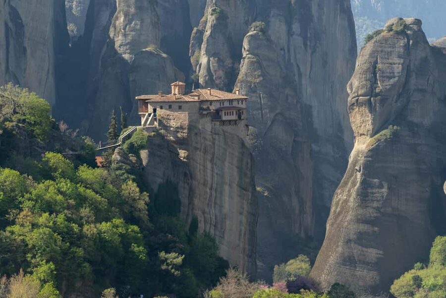 Athens: Meteora Monasteries Day Trip with Caves and Lunch - Entering Great Meteor Monastery
