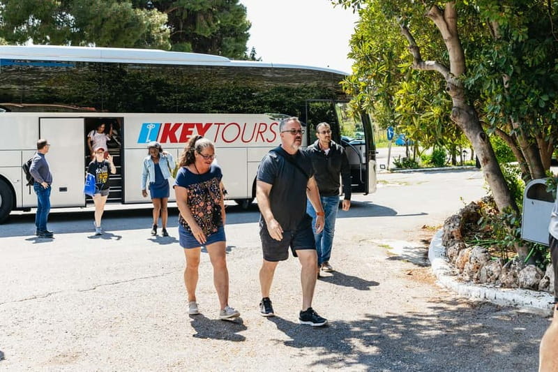 Athens: Mythology of Delphi, Museum and Arachova Guided Tour - What the guide adds to the experience