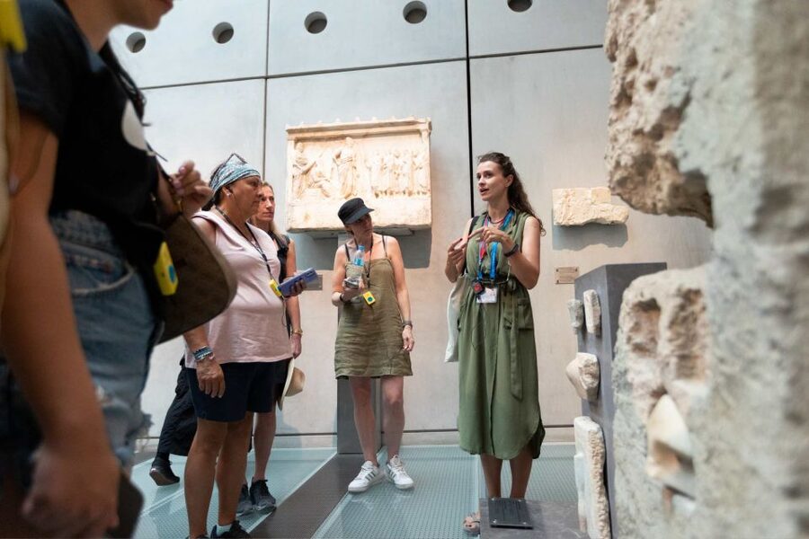 Athens: Panoramic Tour with Guided Acropolis & Museum Visit - The guide makes the difference