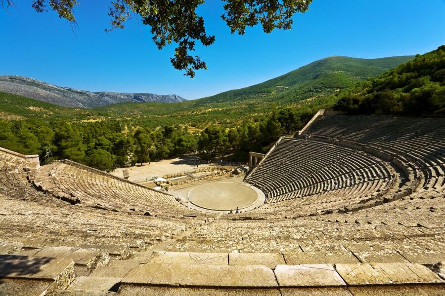 Athens: Peloponnese Highlights Day Trip and V.R. Audio Guide - The VR and audio format: useful, with limits