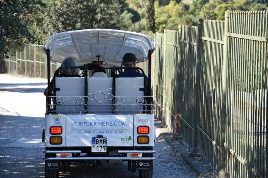 Athens: Private Evening Sightseeing Tour by Electric Tuk-Tuk - Why an electric tuk-tuk works well in Athens