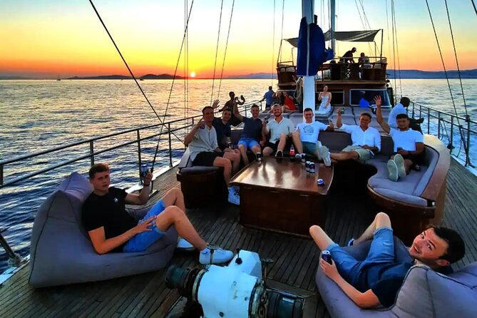 Athens Riviera Sunset Cruise with Snacks and Drinks Included - Music and the mood of the boat