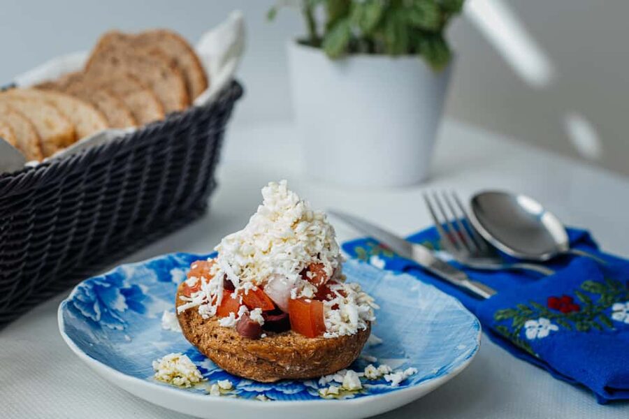 Athens: Taste of Five Signature Greek Dishes - The actor turns dinner into a short play