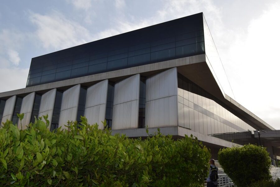 Athens: The Acropolis and Acropolis Museum Tour in German - Guide style and the German-language advantage