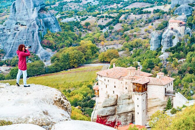 Athens to Meteora DayTrip by Train in Spanish language - Local Agency - Varlaam and the Working Monastery Experience