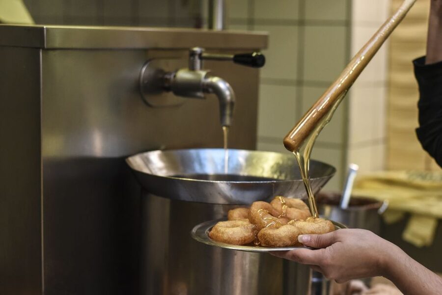 Athens: Ultimate Food Walking Tour with 15 Tastings - Why this Athens food walk works so well