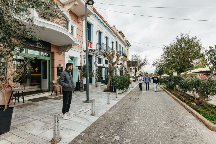 Athens: Wine Tasting with a Sommelier under the Acropolis - Greek tapas and pairings