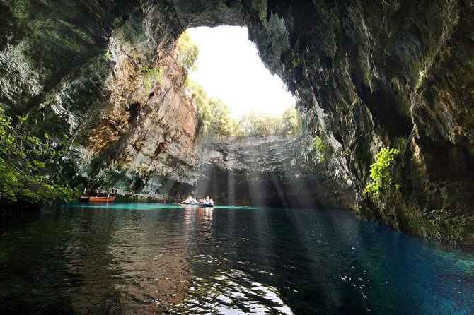 Best of Kefalonia: Half-Day Private Sightseeing Tour - Robola wine country at Orealios
