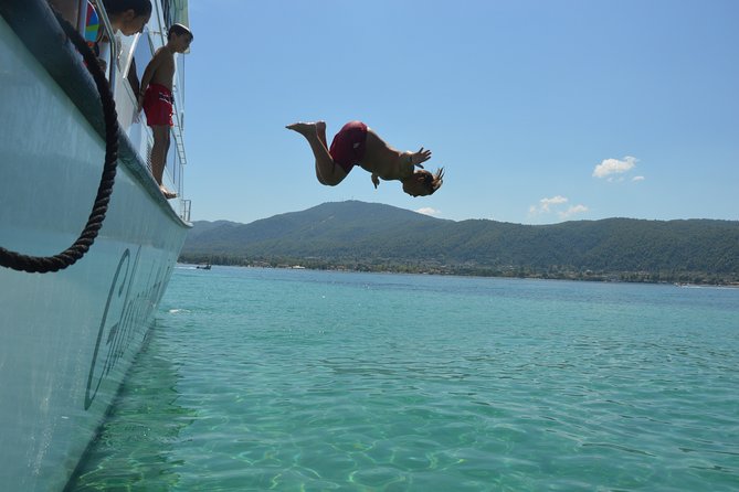 Blue Lagoon-Vourvourou Lunch Cruise from Ouranoupolis - Souvlaki lunch arrives after the first swim