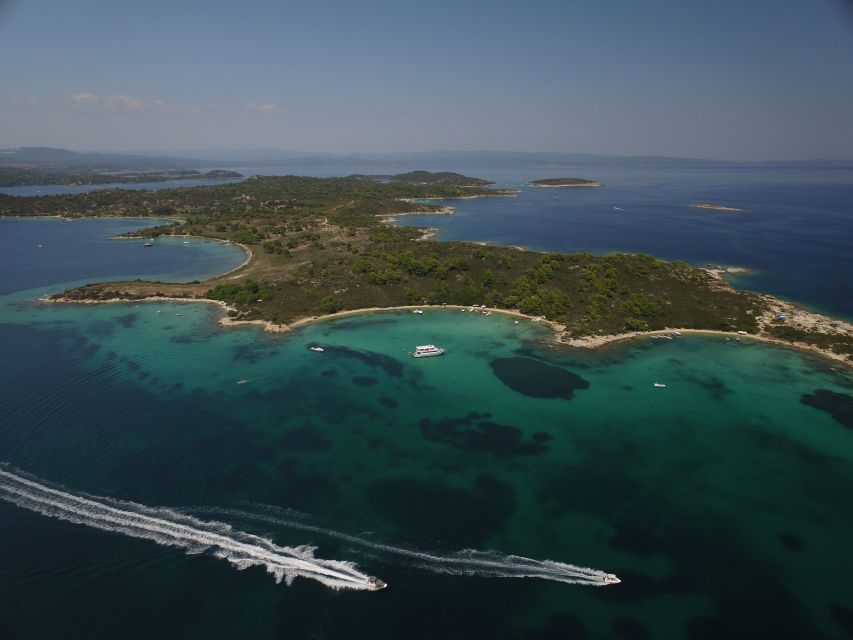 Chalkidiki: Blue Lagoon & Ammouliani Island Cruise & Lunch - Looking through the glass-bottom keel