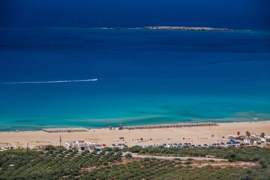 Chania: Balos and Falassarna Tour with Loungers and Lunch - The guide makes the long drives worthwhile