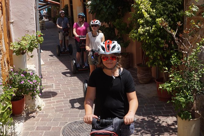 Chania Old City Discovery - Audio commentary versus a live guide