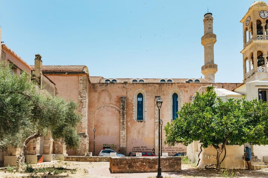 Chania: Old Town Highlights Guided Tour with Street Food - Chania’s market, shops, and everyday food