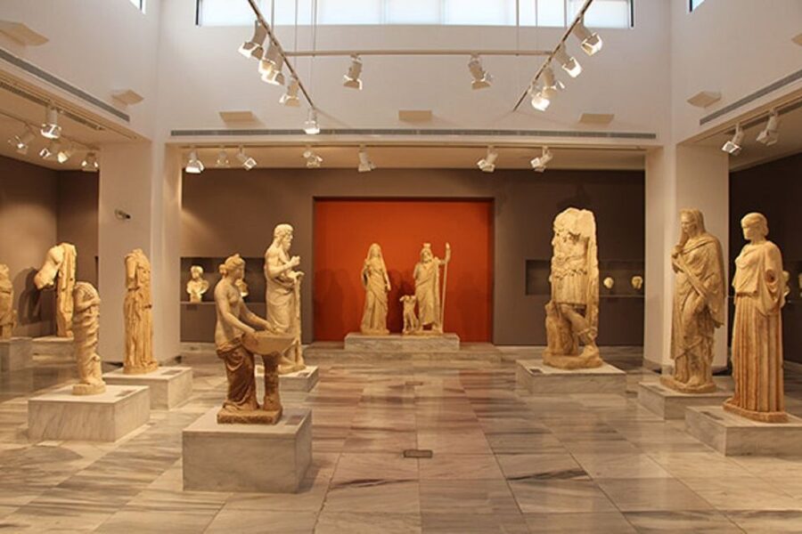Chania/Rethymno: Knossos Palace & Heraklion City Tour - Why Knossos deserves the long ride east