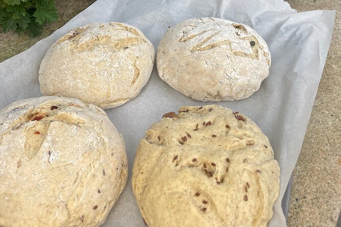 Chania Sourdough Bread Class - Olive Oil Tasting - The family welcome and teaching style