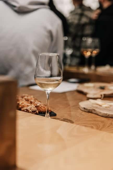 Corfu: Wine Tasting with 5 native grape varieties. - How the five pours are explained