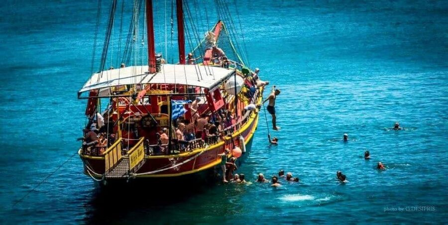 Crete: Coastline Snorkeling Cruise from Hersonissos Port - The crew and onboard atmosphere